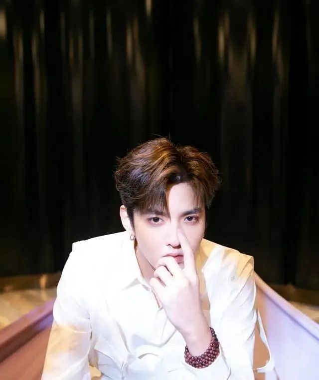 吴亦凡事件回顾：被批捕已经10个月，都美竹清空与之有关信息