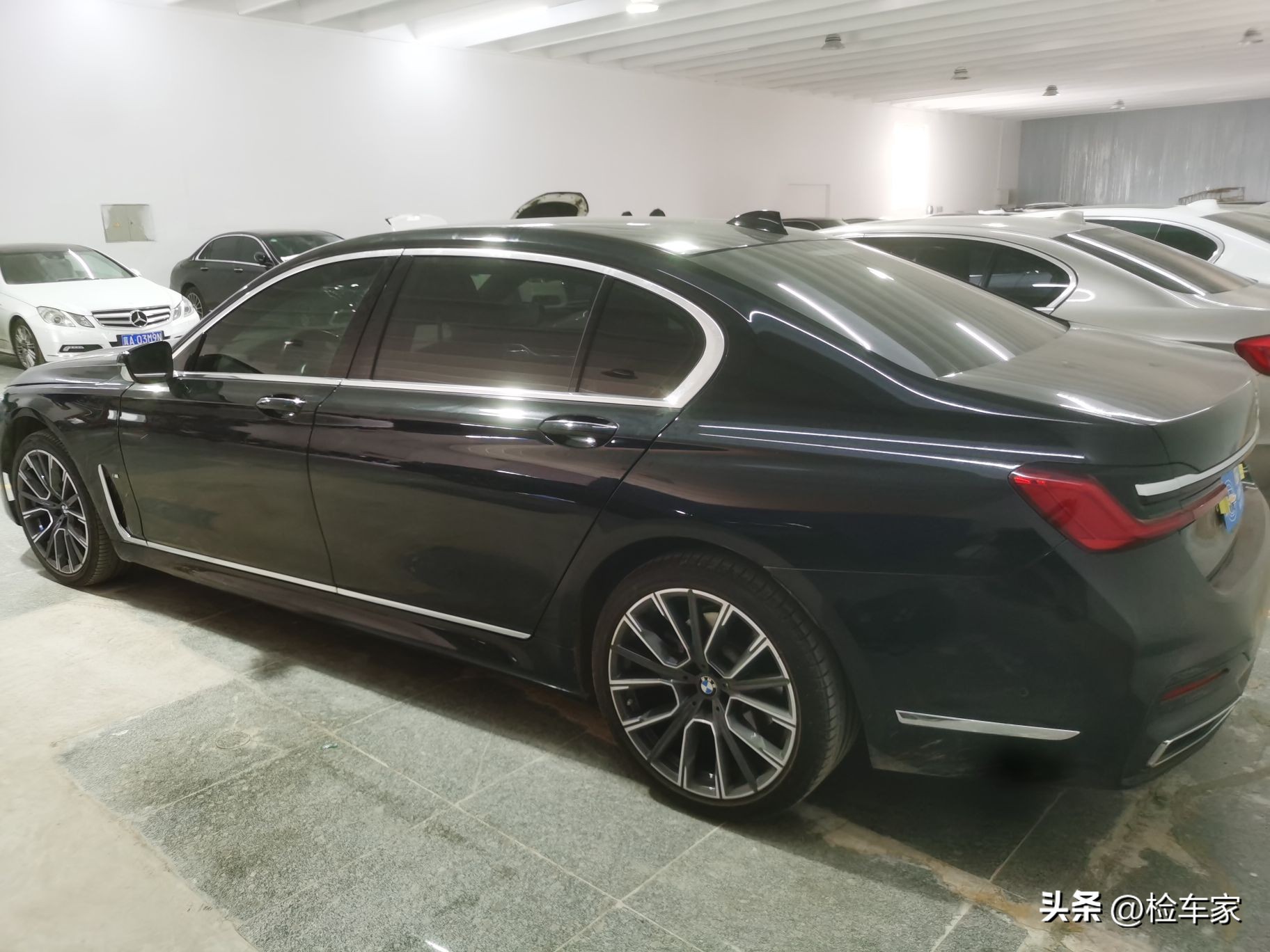 2020款宝马7系740li黑焰版2020年4月上牌的19款宝马7系740li