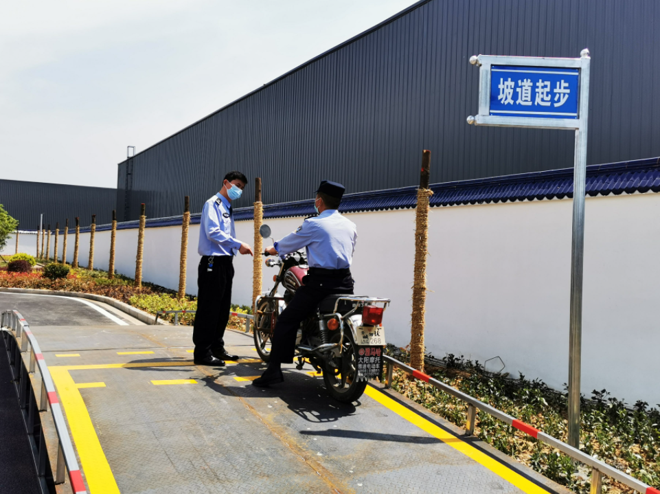 摩托车考试，怎样快速简单拿证，方法在里面