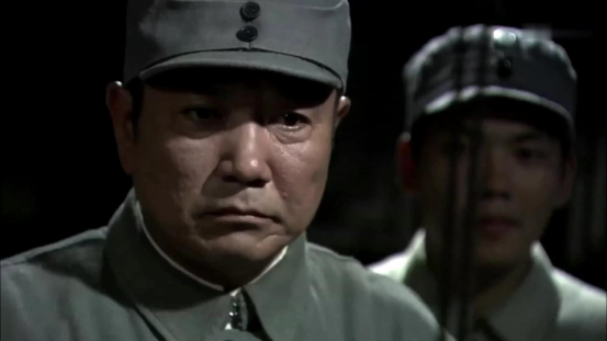 他位列十大元帅之一，却终生无后，一生历经三段悲情婚姻