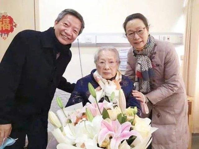 “中国最美女性”100岁秦怡：7个养生秘诀，看你能做几个