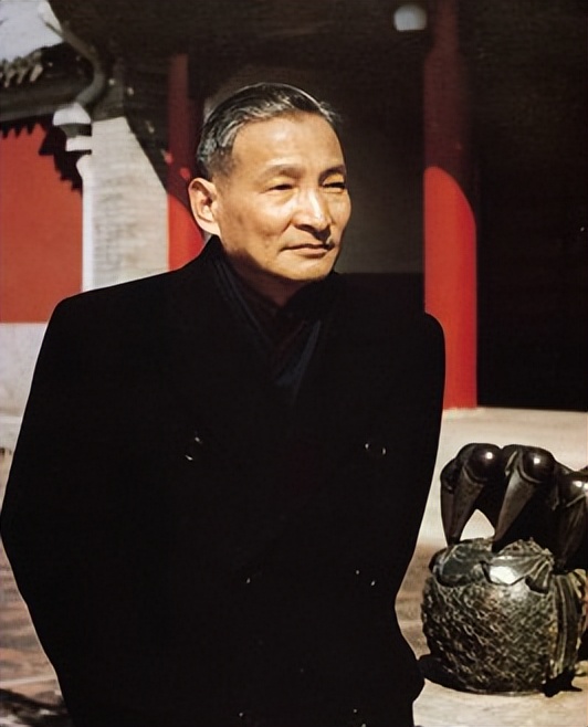 新中国成立之初国务繁忙，周总理每次外出时，是谁来代理总理职务