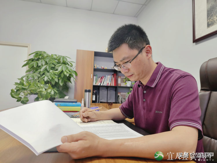 白酒销售者谈创业：2000个电话拜访 喜获首单超千万元