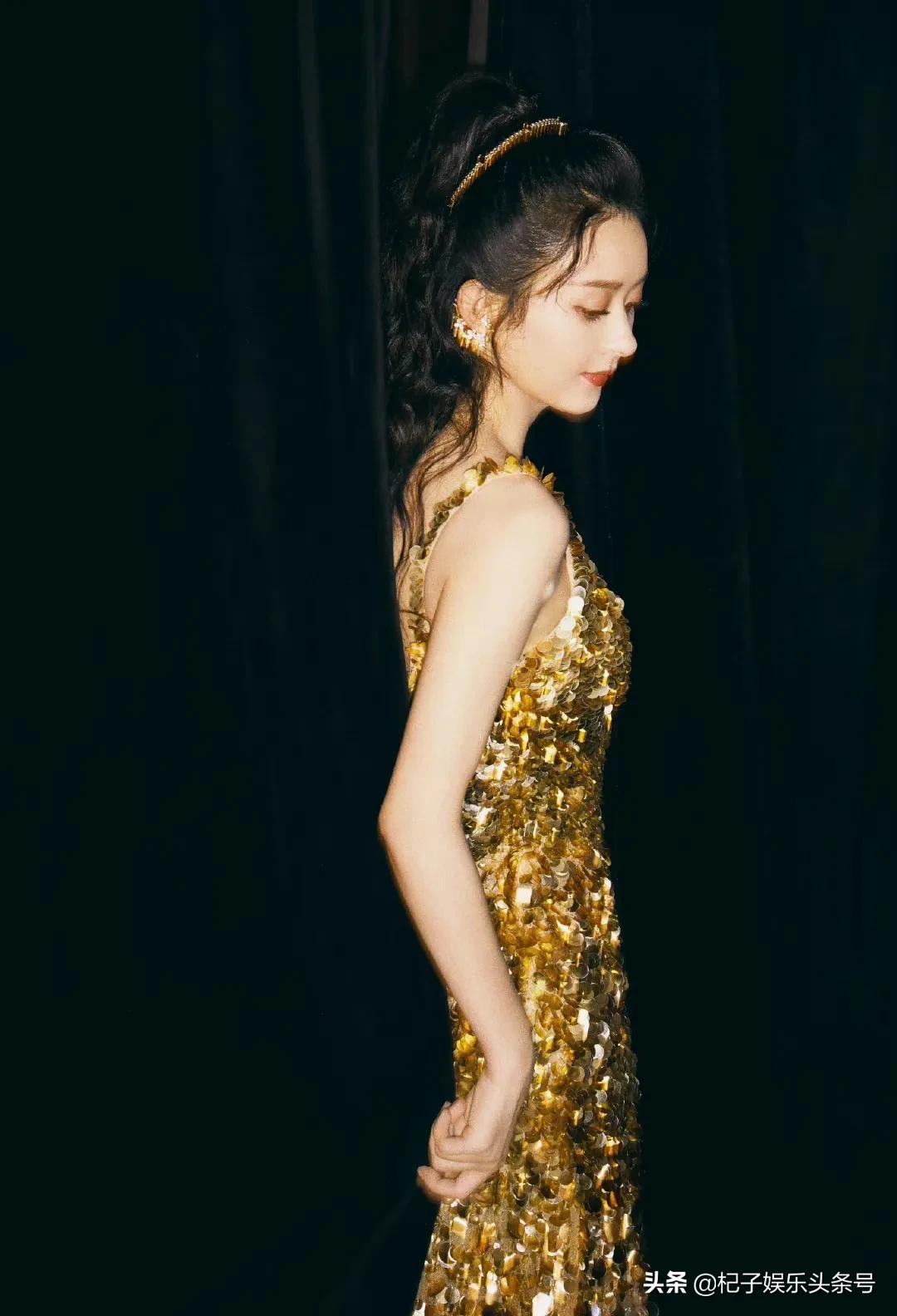 赵丽颖一身鎏金亮片礼服，梦回金鹰女神