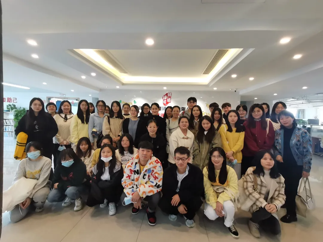 福建工程学院英语专业师生一行来到译国译民福州公司参观学习