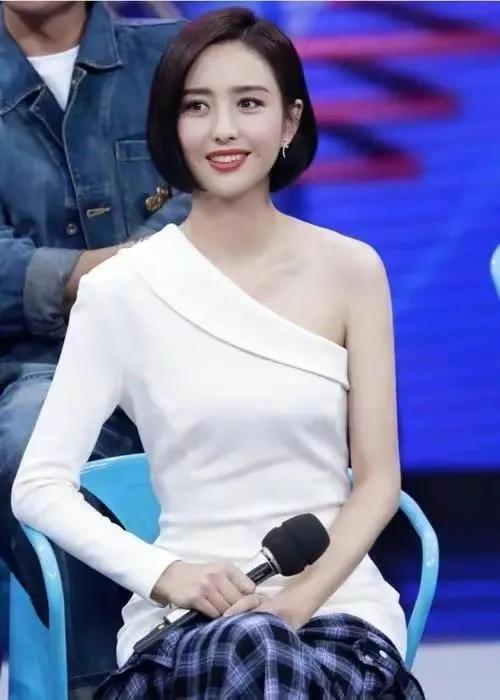 佟丽娅短发，气质优雅、清新靓丽、温婉迷人、明艳动人，太美了