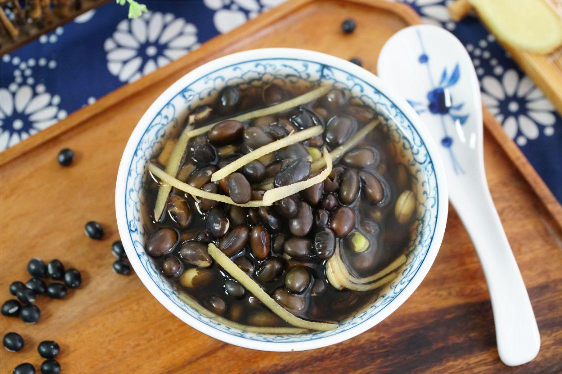 黑豆和什么搭配吃对身体好(5月黑豆和姜是绝配，每周喝几次，“冬吃萝卜夏吃姜”的好处要懂)