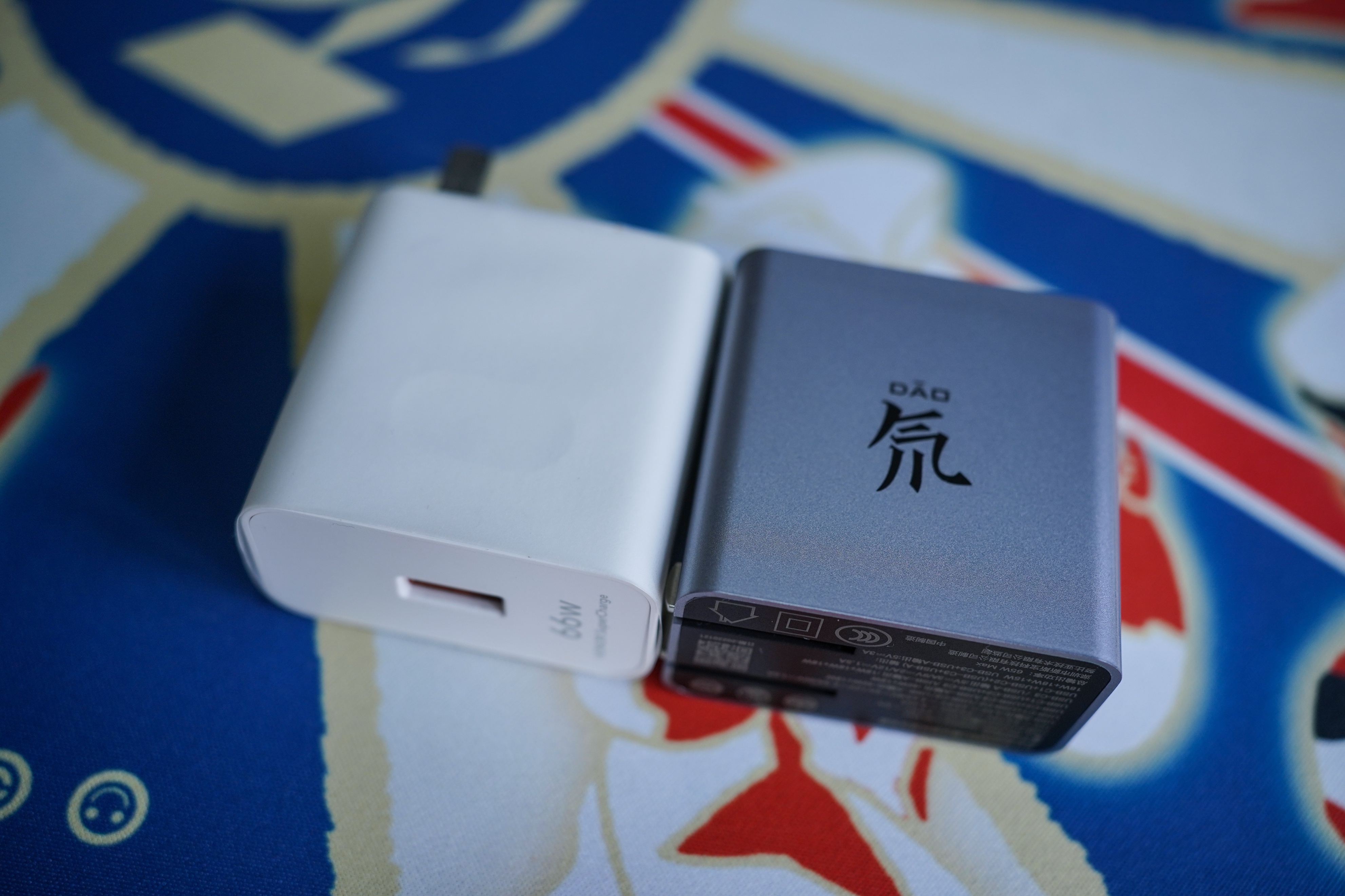 第三代GaN技术：氘锋能量块65W四口氮化镓充电头体验