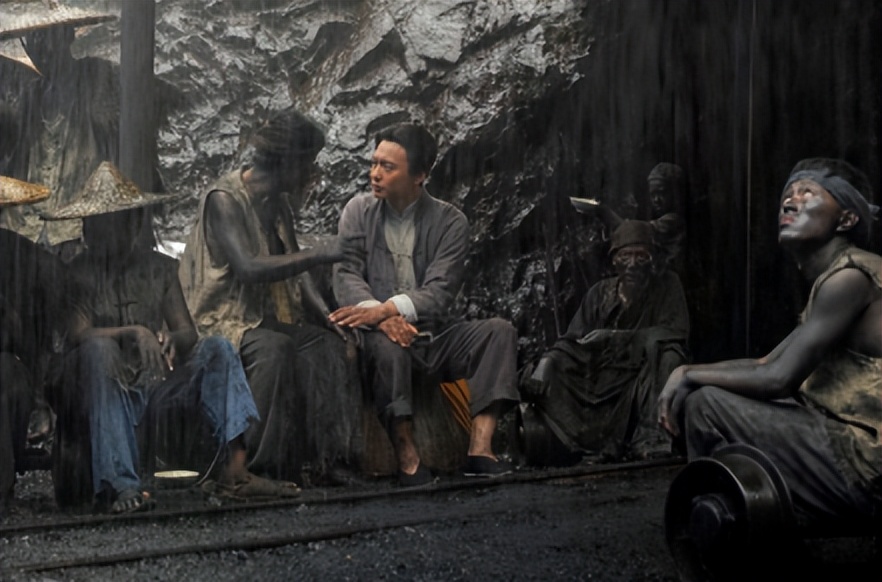 太像了，中国演毛泽东最牛的9个演员，唐国强仅排第2，张铁林倒数