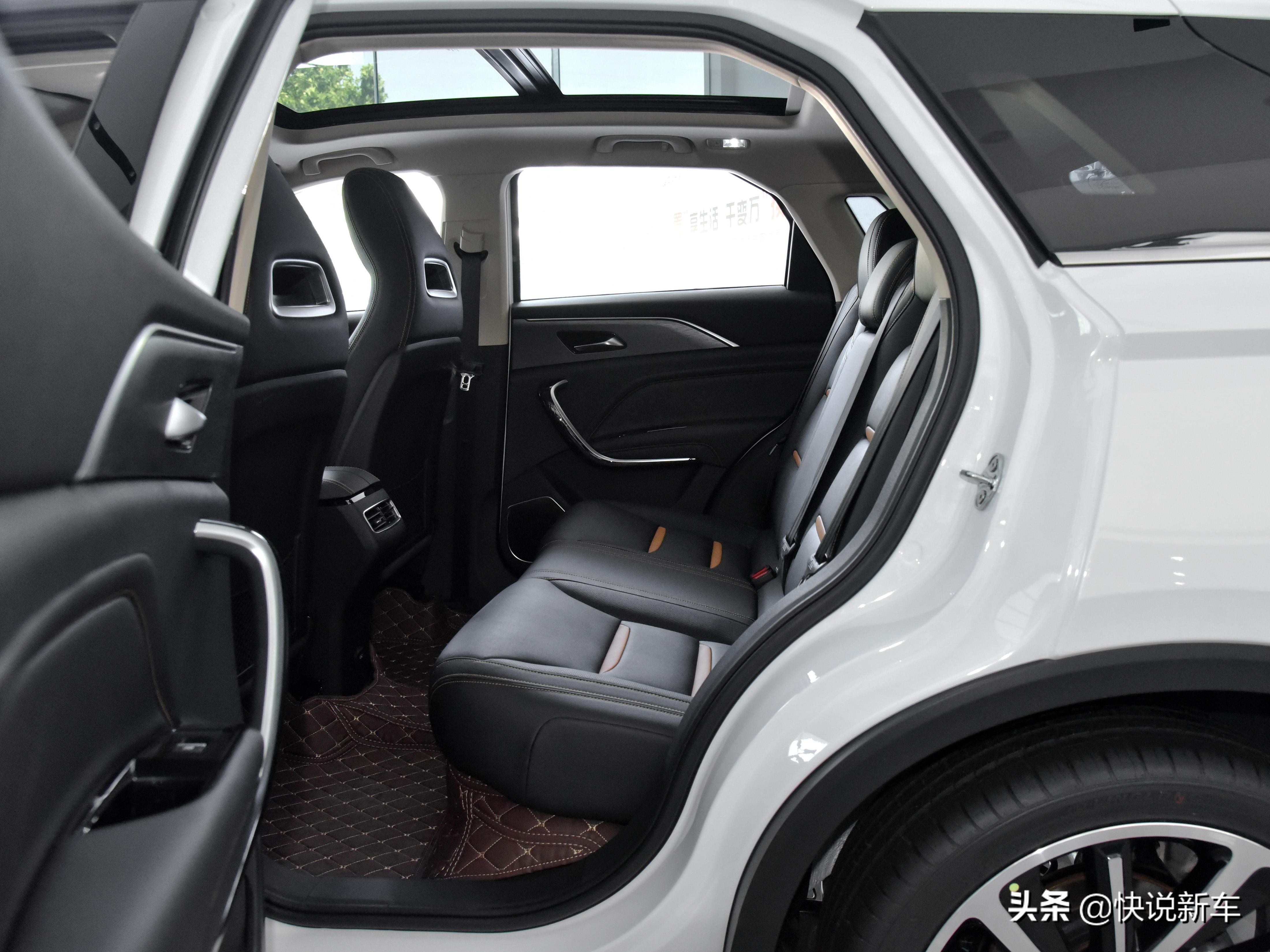 紧凑型SUV，代步买菜好车，内饰高级，实拍奔腾T77