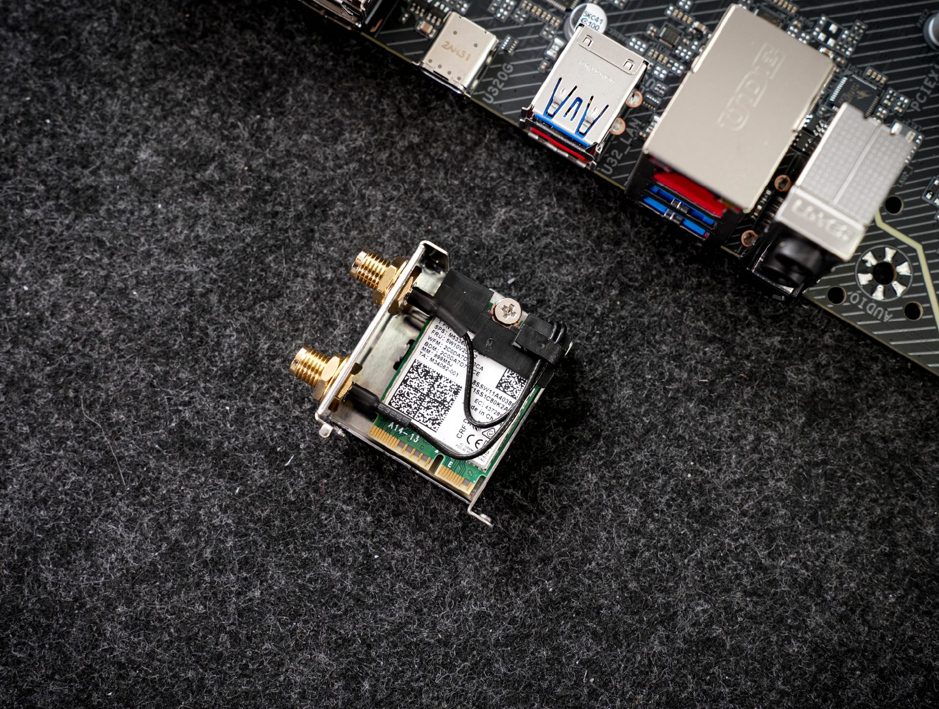 网卡方面,有线2.5g网卡为"小螃蟹"瑞昱的rtl8125bg.