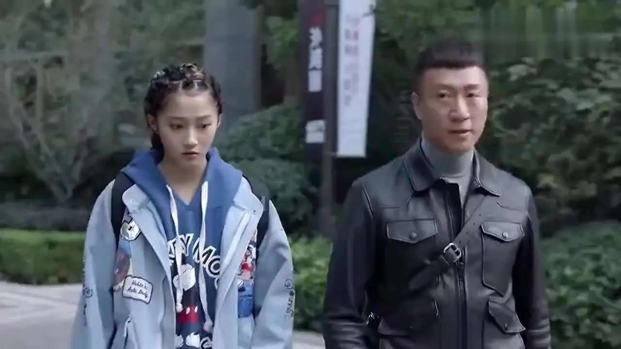 國民閨女關曉彤，人生一路開掛，愛情事業雙豐收