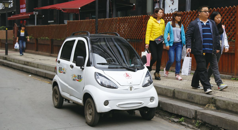 60岁以上老年人考取这2类驾驶证，汽车、两轮/三轮电动车，都能开