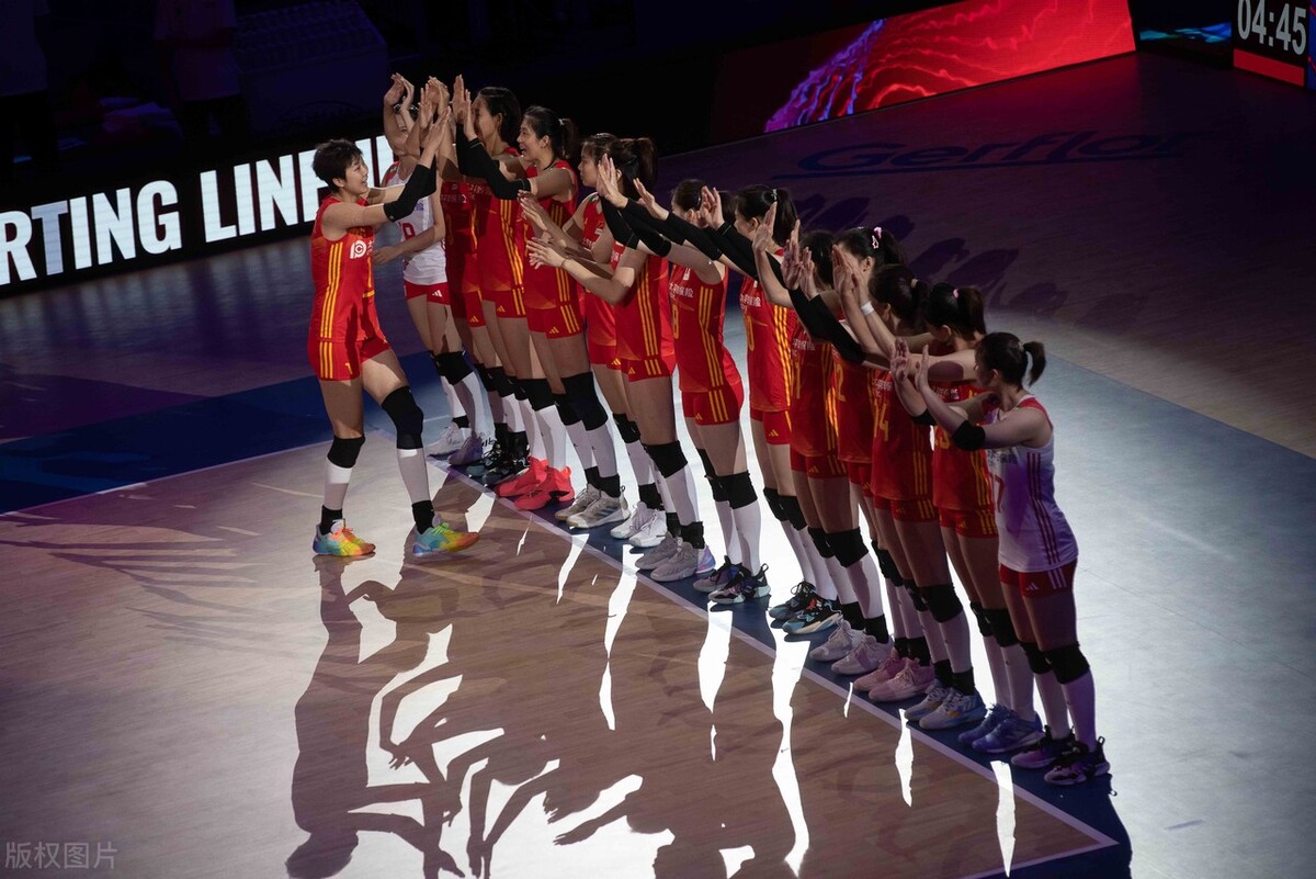 中国女排第三败！龚翔宇和王云蕗扣球成功率仅35%，错看她们了？