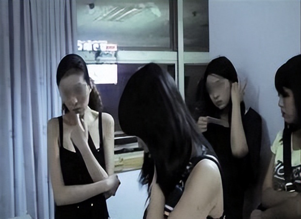 2009年，全国第一裸聊网站“丁香”覆灭，抓捕时还有美女在直播