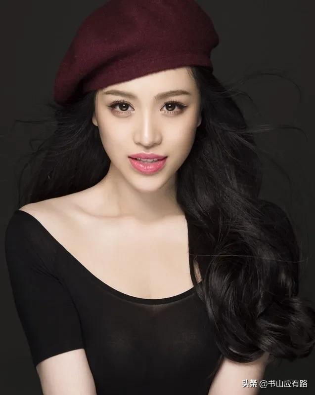 葛天：美得别有韵味，离婚后活成少女