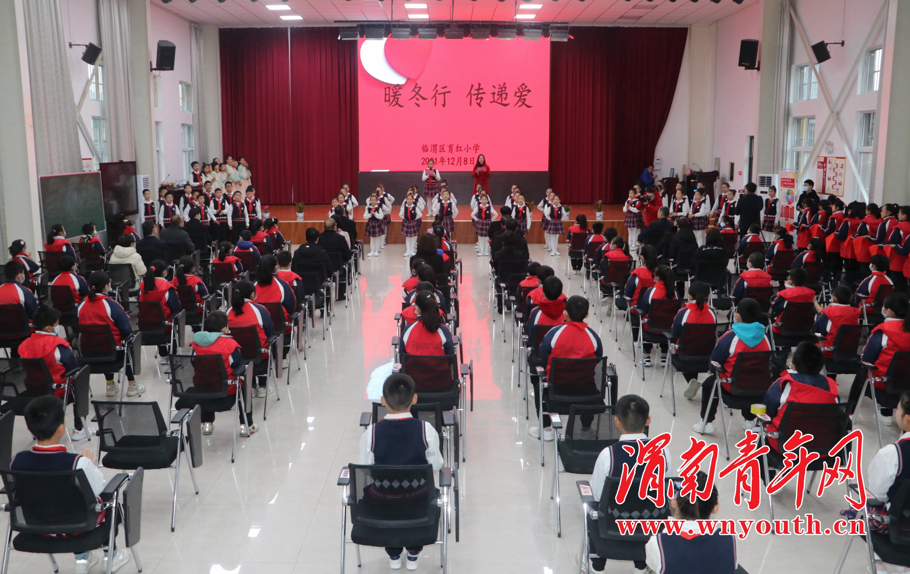 臨渭區(qū)育紅小學(xué)開(kāi)展“暖冬行 傳遞愛(ài)”(圖1) 臨渭區(qū)育紅小學(xué)開(kāi)展“暖冬行 傳遞愛(ài)”(圖1)