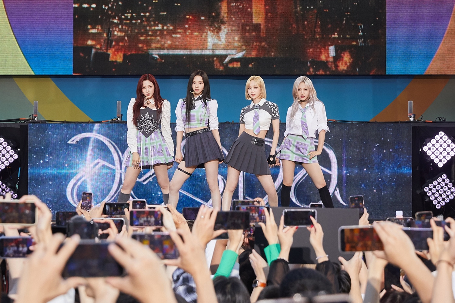 《宇宙组合》aespa在美国ABC的“GMA 2022 Summer Concert Series”