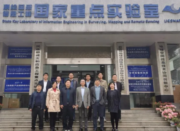 两所985大学“共享”一个校长，2022届毕业生调侃：毕业证像假的