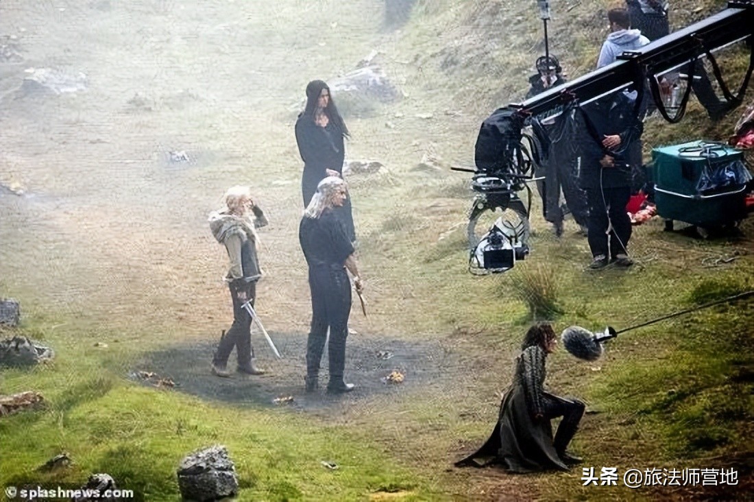 《巫师》第三季最新路透 杰洛特持断剑登场