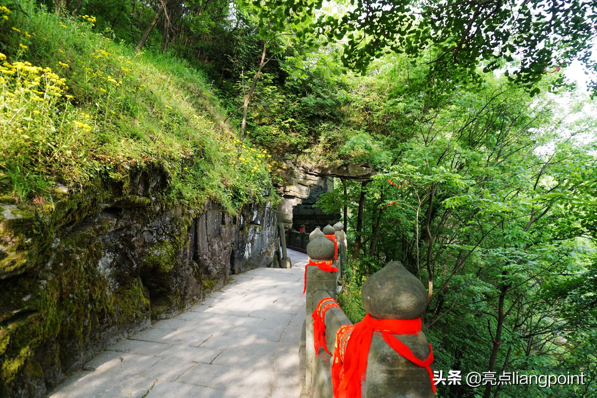 南岩宫：武当山三十六岩中风景最美的一岩，吕洞宾曾在此修道