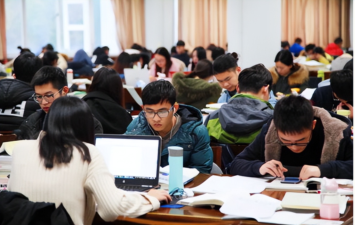 考研有学硕和专硕之分，根据两者的区别进行选择，适合的最重要