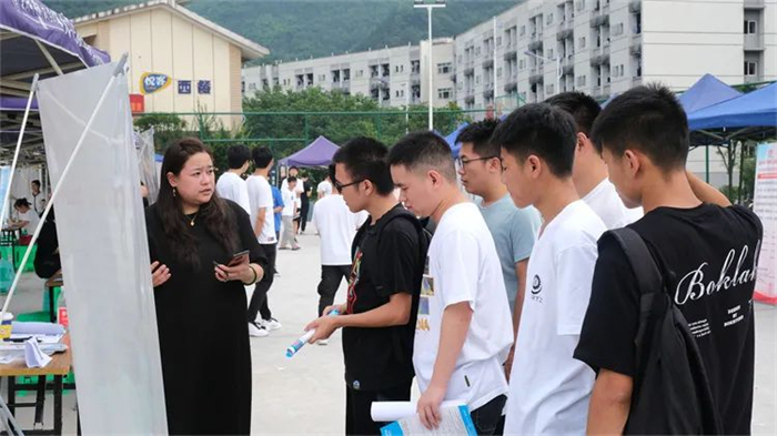 重庆城科举办重庆市2022年“专精特新”企业校园巡回招聘会