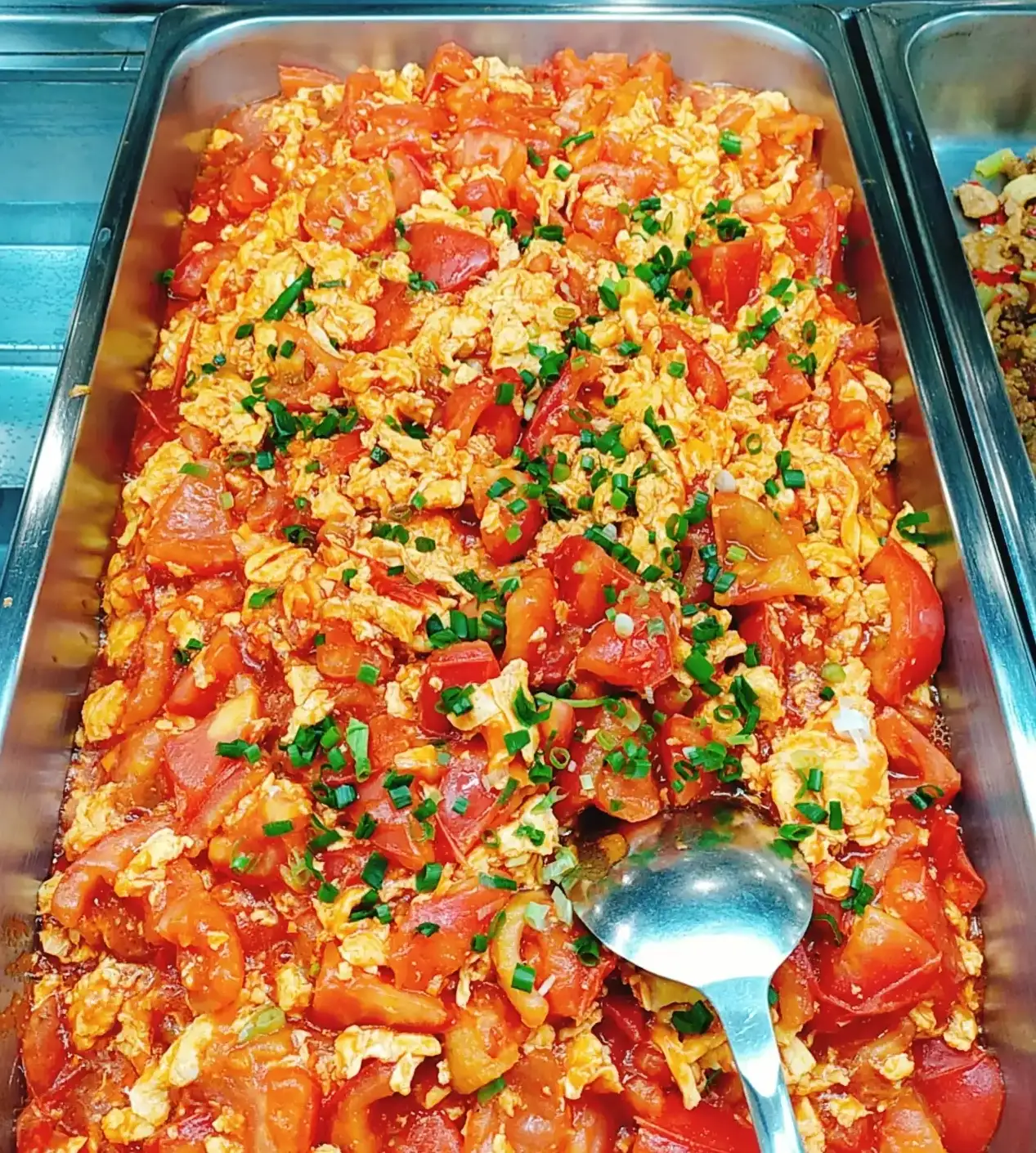 江西小伙开快餐店,10元管饱,第一个月亏2万,第二个月却赚了4万