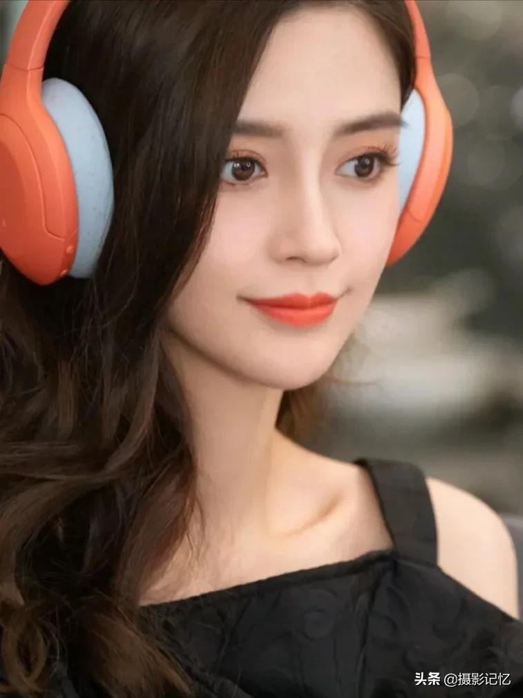 杨颖：俏丽多姿，风姿卓越