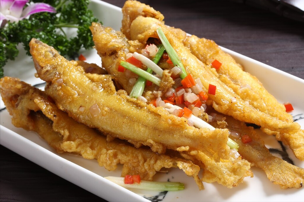 炸小黄鱼,总是软趴趴的不酥脆?大厨教您2招,又香又脆不回软