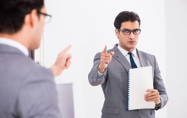 年终岁尾，送领导礼物？许多人想得不对、做得离谱