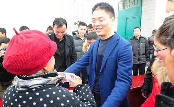 刘强东：考入名校上不起，村民凑钱让他读书，成功后回村发650万