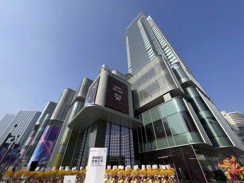 上海南京西路上这座老牌商场,归来!到露天阳台上喝咖啡、看风景去