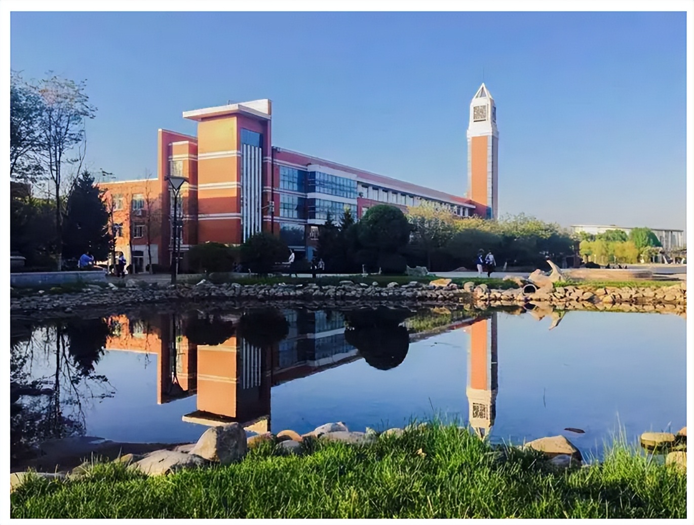 打地铺、搬物资、身兼数职！疫情之下，东师辅导员感动人心
