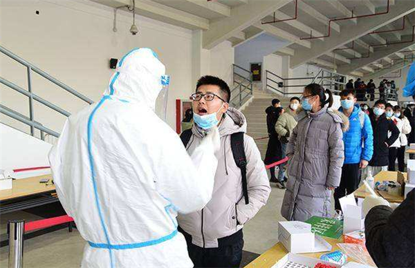 寒假将至，多所高校却通知“封校”，学生也要“就地过年”？