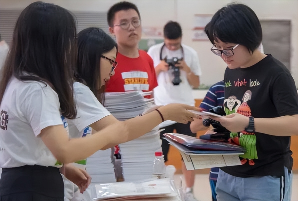 部分高校已发布放假时间，大学生有望迎超长假期，是好事还是坏事