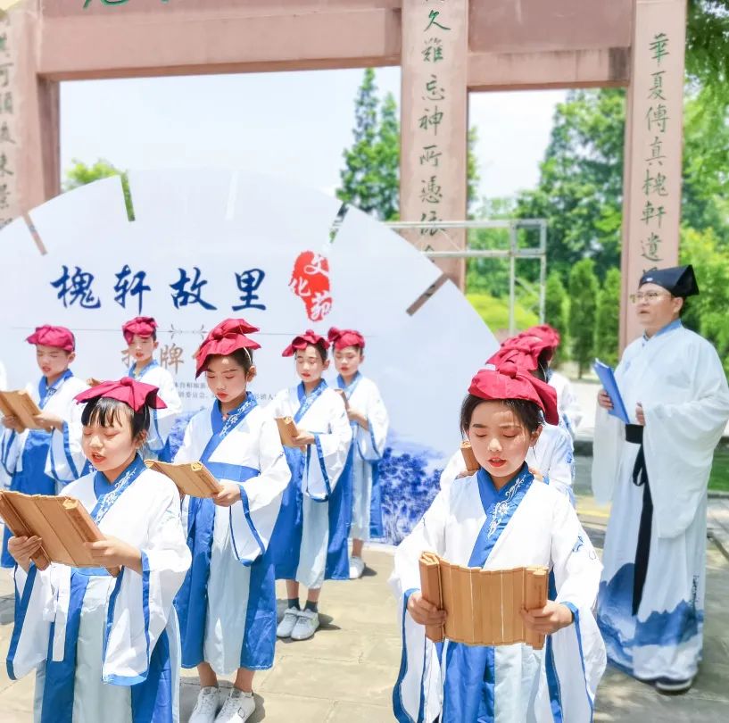 成都市双流区金桥小学师生代表参加槐轩故里文化苑揭牌仪式