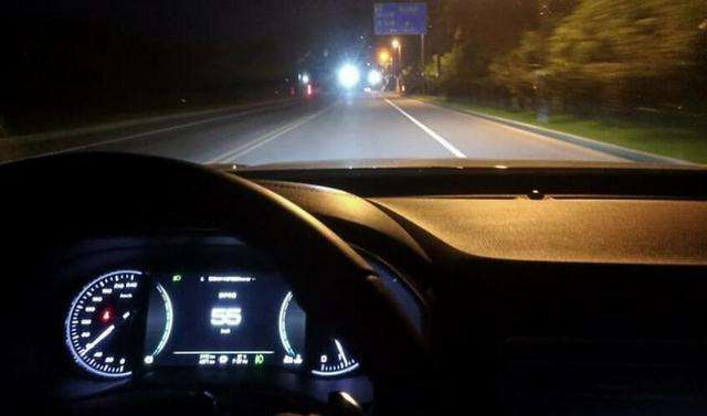 2017年三辆豪车去云南旅游，引起警方怀疑，全家12口多人判死刑