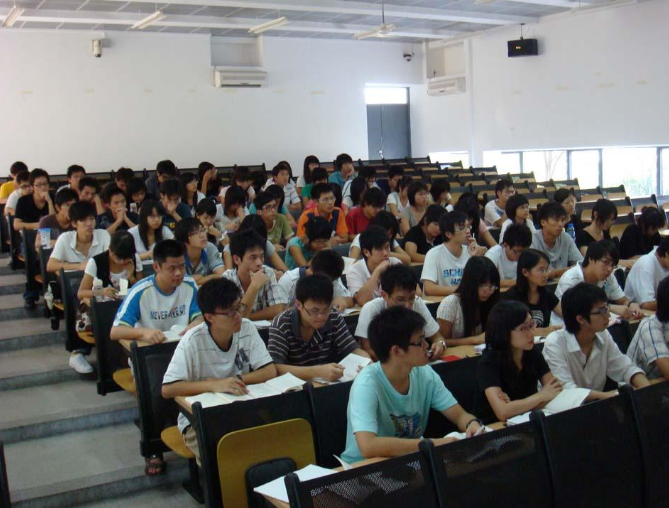 我国“百强大学”排名公布，浙江大学表现不佳，哈工大表现亮眼