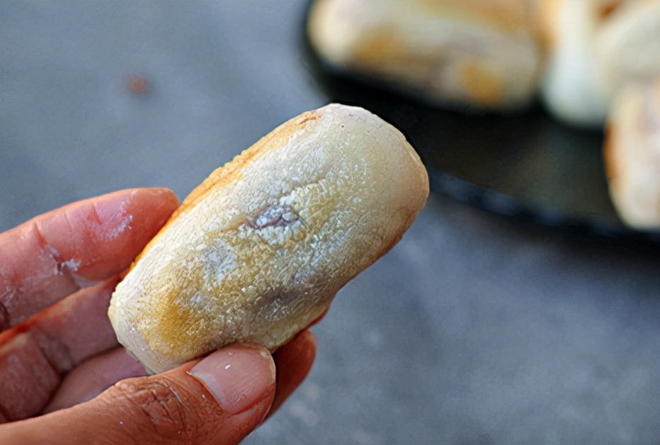 冬天吃红薯不如糕，1买就是10斤，不煮也不烤，一口一个超解馋