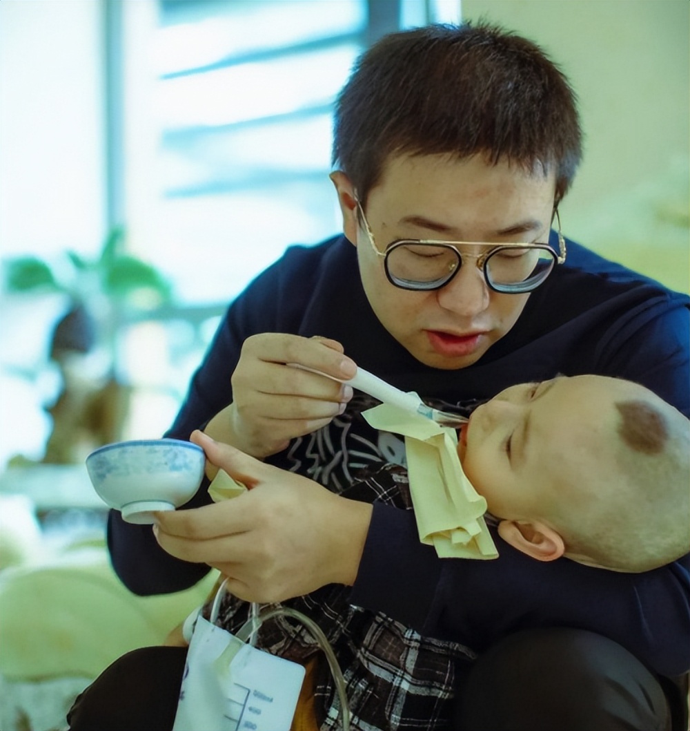 2019年云南男子儿子被“死刑”，他自制药物以身试药，为儿子续命