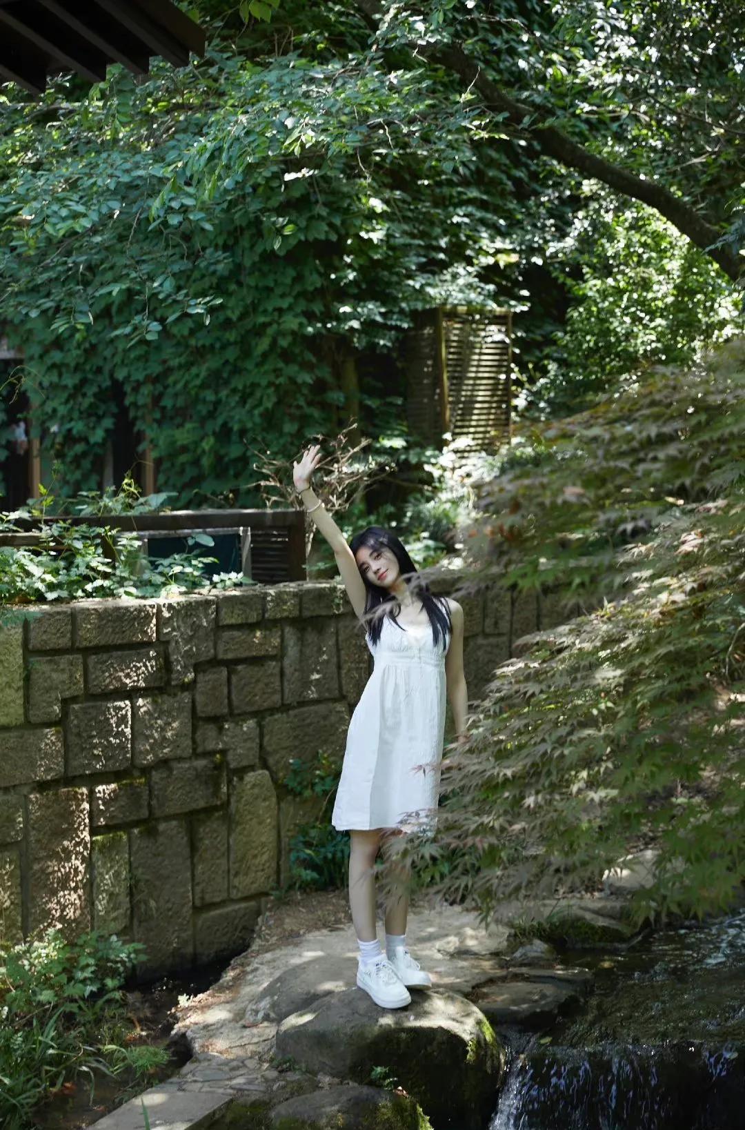 “林间少女”鞠婧祎