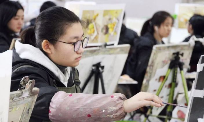 江苏美术联考“66分试卷”走红，敷衍痕迹明显，画成什么样都有