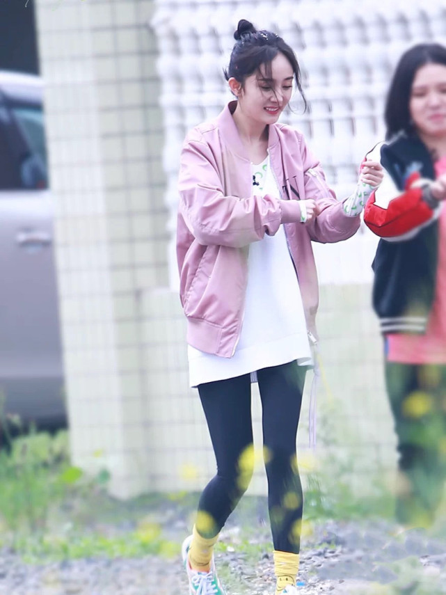 杨幂的少女感穿搭请收下