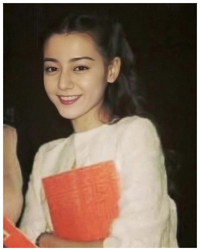 意外被上戏录取,26岁拿大满贯史无前例,迪丽热巴的开挂人生