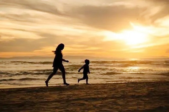 08年云南三姐弟离奇死亡，死前主动将衣服脱光，警方：是被冻死的