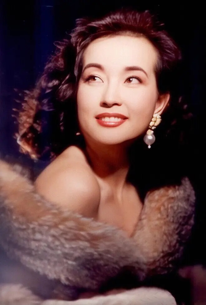 刘晓庆：四段婚姻没孩子，把外甥当儿子养了半生，晚年靠他支撑