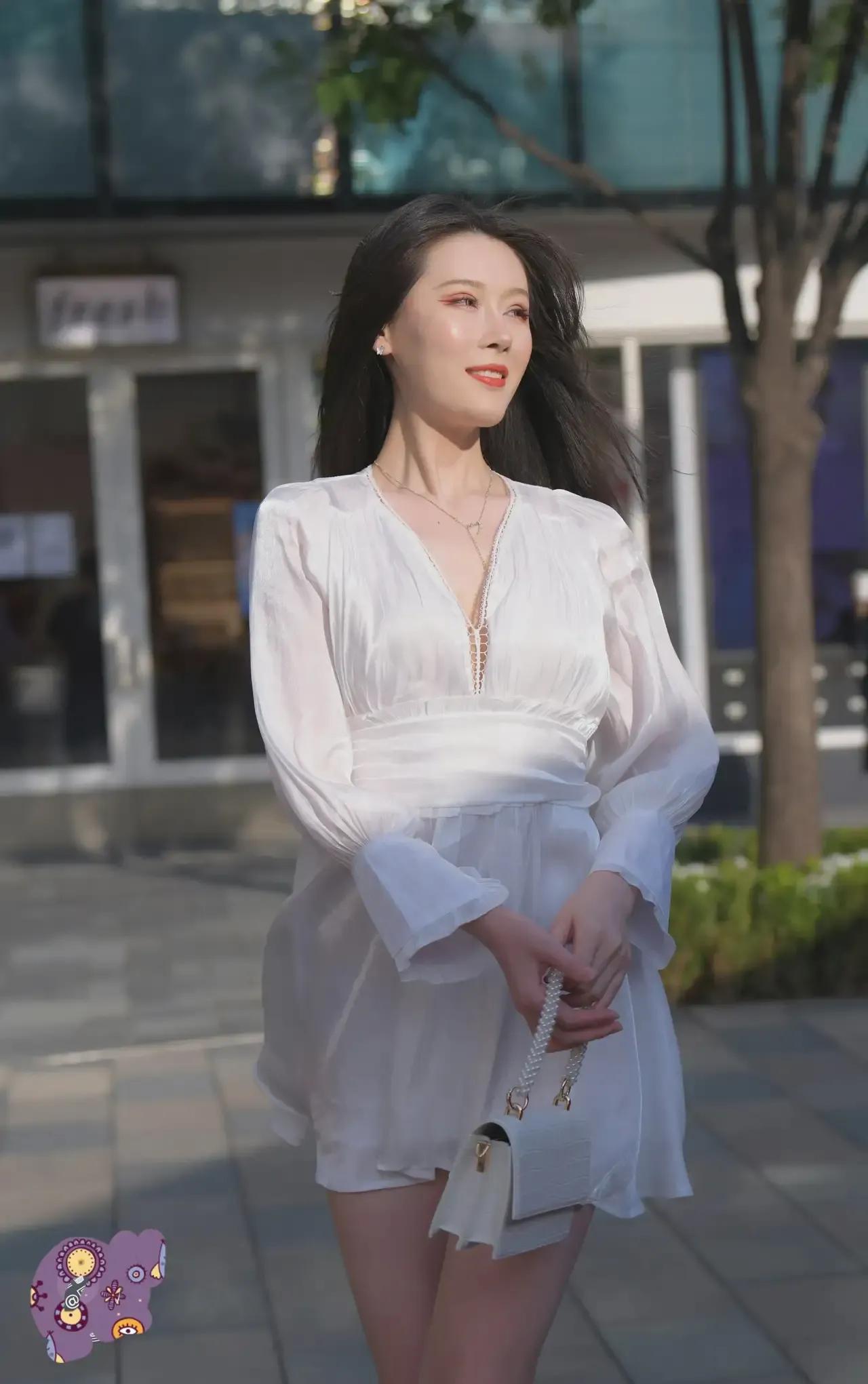 白色服饰穿搭 美女们穿出干净 清新的自然感觉 美图合集
