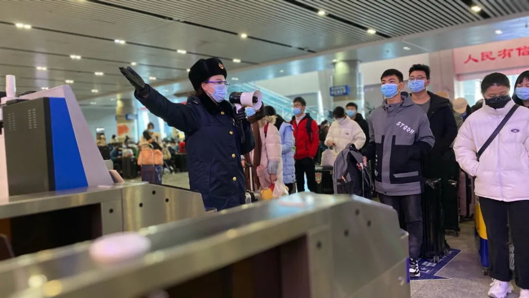 春运今日开启!除夕火车票开售,今年你可以“拼座”返乡啦