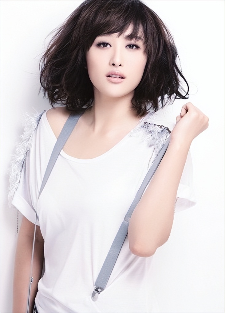 因“丑女”走红的李欣汝，得罪张艺谋后退圈，如今生活怎么样？